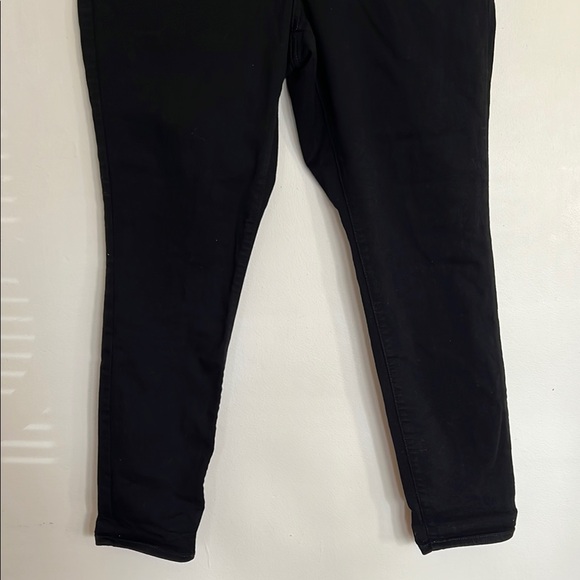 Universal Thread NWT Classic Black Women's Jeans - Picture 4 of 6